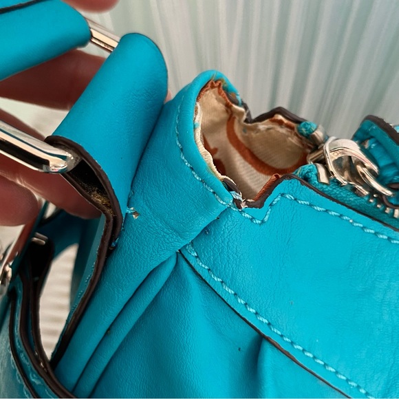 Rare Guess Turquoise Shoulder Bag and Matching Wallet Set Size Small - Picture 11 of 17